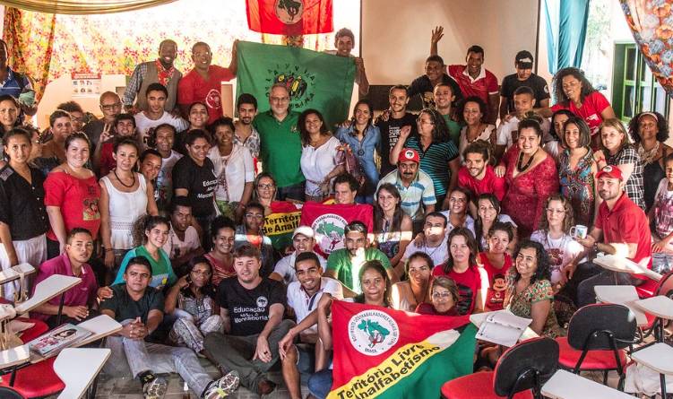 EL MST PROPONE LA AGROECOLOGÍA MASIVA COMO ALTERNATIVA CIVILIZATORIA