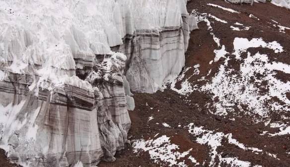 EL SENADO FRENA LA LEY DE GLACIARES: OFICIALISMO HUYE DE LA COMISIÓN AMBIENTAL