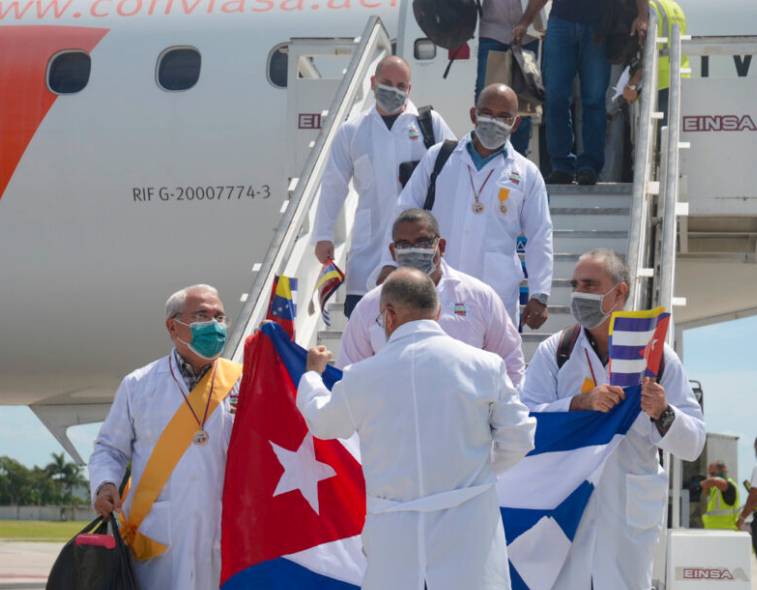 SANTA LUCÍA RESISTE PRESIONES IMPERIALES Y DEFIENDE FORMACIÓN MÉDICA EN CUBA