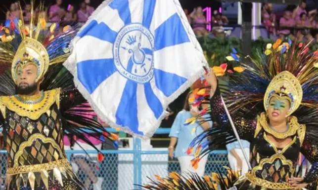 LULA EN LA SAPUCAÍ: EL CARNAVAL COMO ESCENARIO POLÍTICO