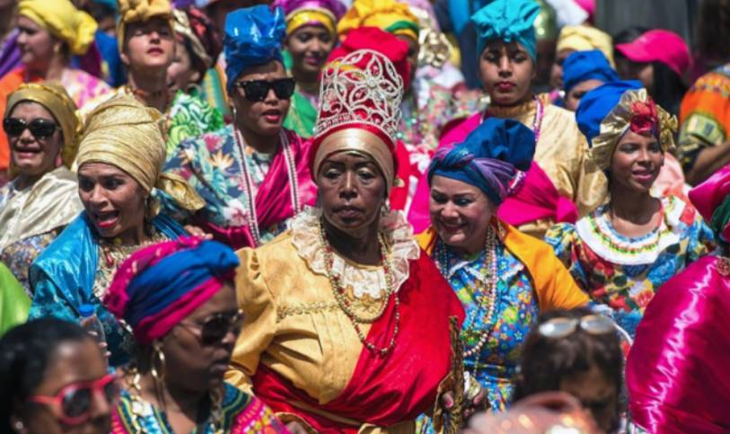CARNAVALES LATINOAMERICANOS: LA CALLE COMO TRINCHERA DE RESISTENCIA CULTURAL