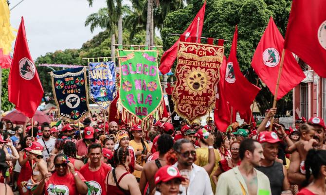 EL CARNAVAL QUE PLANTA BANDERA: EL MST TOMA LAS CALLES DE OLINDA CON POLÍTICA Y ALEGRÍA
