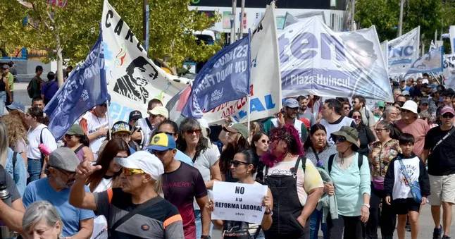 LA RESISTENCIA DOCENTE SE EXTIENDE: PAROS Y MOVILIZACIONES CONTRA LA REFORMA LABORAL