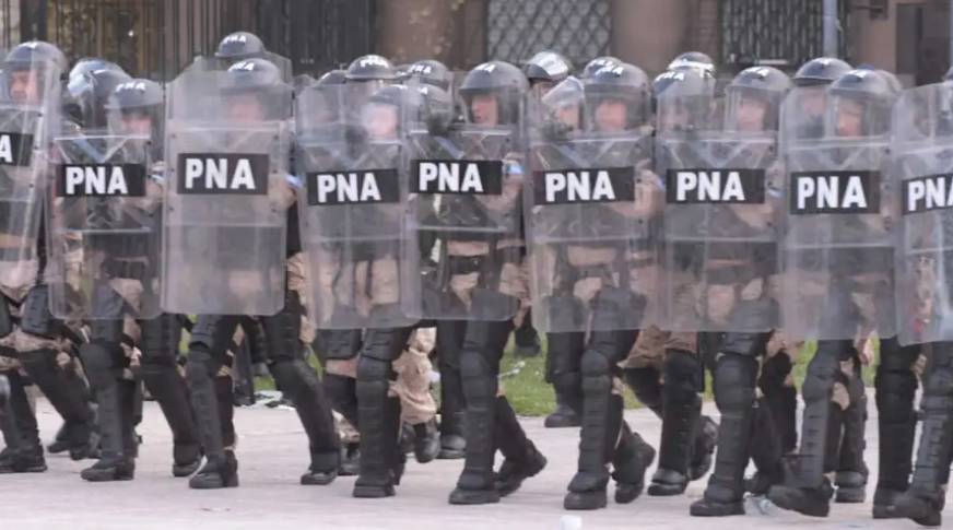 EL GOBIERNO DE MILEI IMPONE UN CORSÉ A LA PRENSA DURANTE LAS PROTESTAS