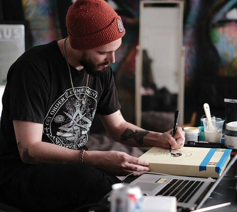 LA INTELIGENCIA ARTIFICIAL DEVORA LA CREATIVIDAD HUMANA