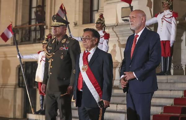 LA COALICIÓN AUTORITARIA PERUANA SOBREVIVE A SUS LÍDERES