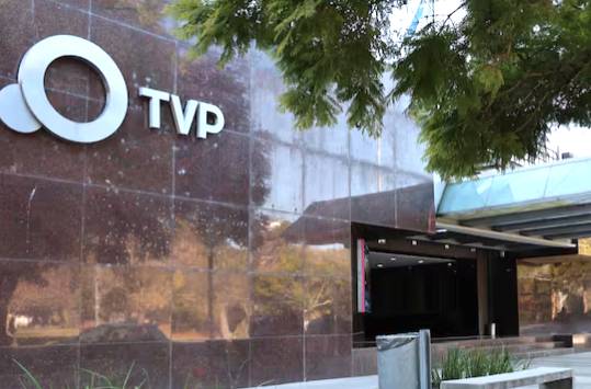 LA MOTOSIERRA NEOLIBERAL ARRASA CON LOS MEDIOS PÚBLICOS: 600 PUESTOS EN LA MIRA