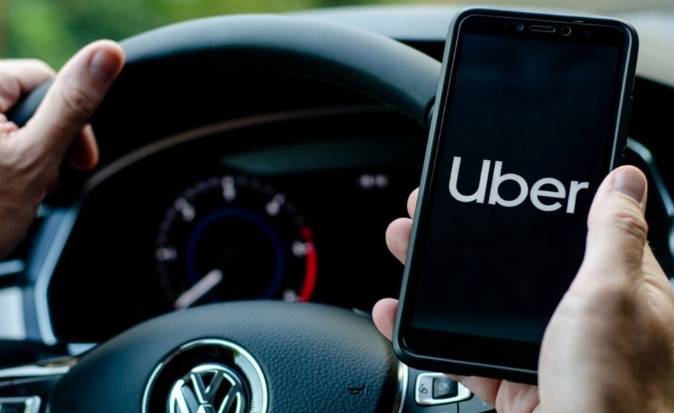 EL GIGANTE DE LAS APLICACIONES CAE ANTE LA JUSTICIA URUGUAYA