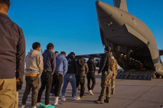 JUEZ FEDERAL CLAVA EL PICO A LA POLÍTICA DE DEPORTACIONES DE TRUMP