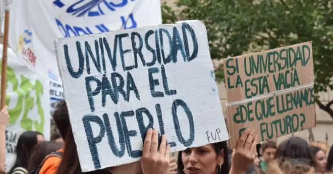 DOCENTES UNIVERSITARIOS PARAN Y DENUNCIAN PÉRDIDA SALARIAL DEL 45%