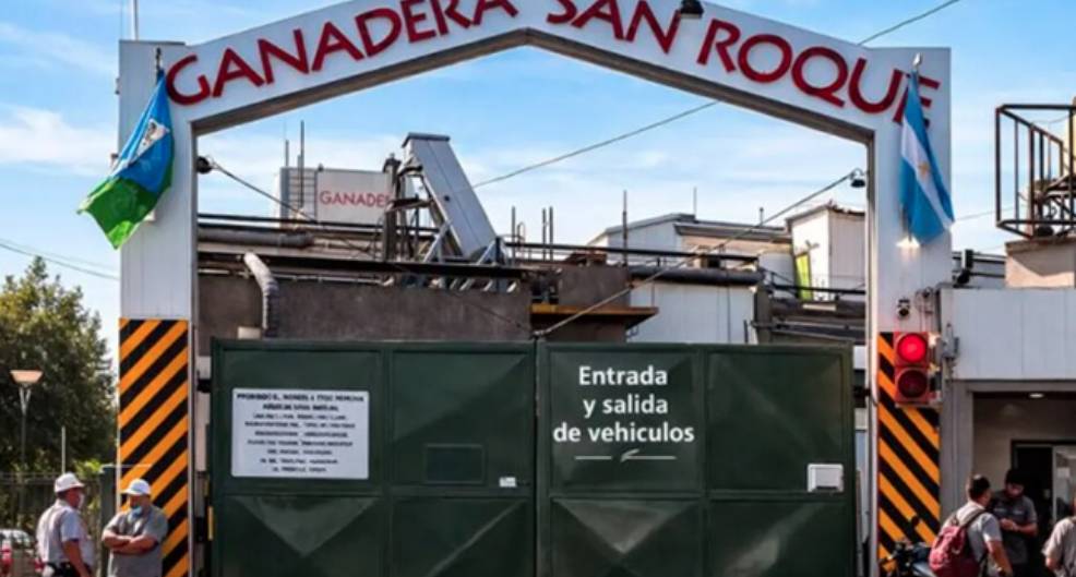 EL NEOLIBERALISMO CARNEÓ A UN HISTÓRICO FRIGORÍFICO: 140 FAMILIAS A LA INTEMPERIE