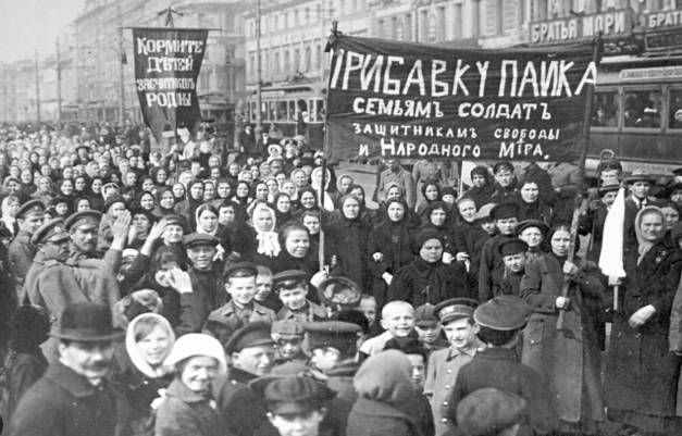 EL 8M QUE DERRUMBÓ UN IMPERIO: CUANDO LAS OBRERAS RUSAS INICIARON LA REVOLUCIÓN