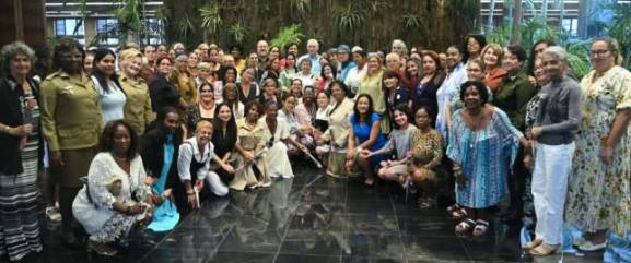 MUJERES CUBANAS: EL ALMA QUE SALVA LA REVOLUCIÓN EN TIEMPOS DE CRISIS