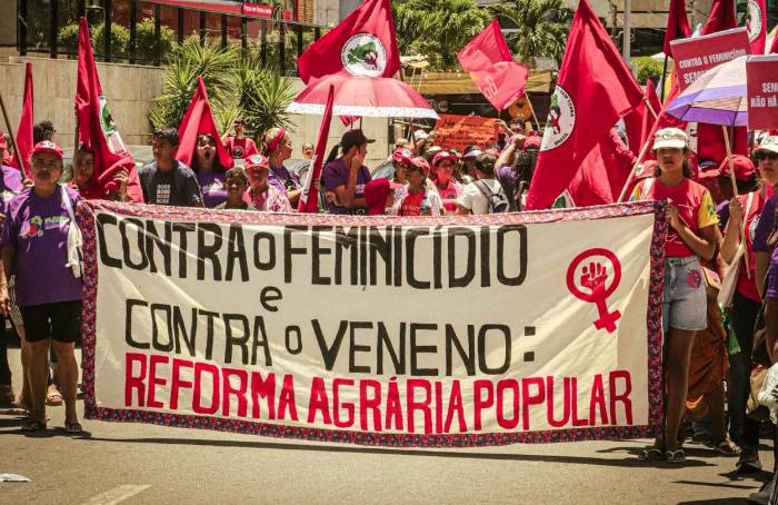 MUJERES EN LAS CALLES: FEMINICIDIO Y ESCALA 6×1 EN EL CENTRO DE LAS MOVILIZACIONES