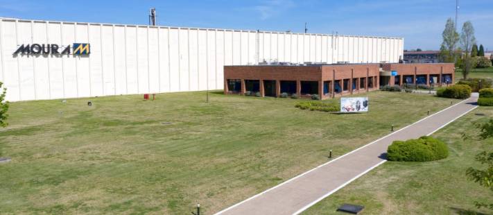 LA DESINDUSTRIALIZACIÓN GOLPEA PILAR: MOURA CIERRA LÍNEAS Y PASA A IMPORTAR DESDE BRASIL