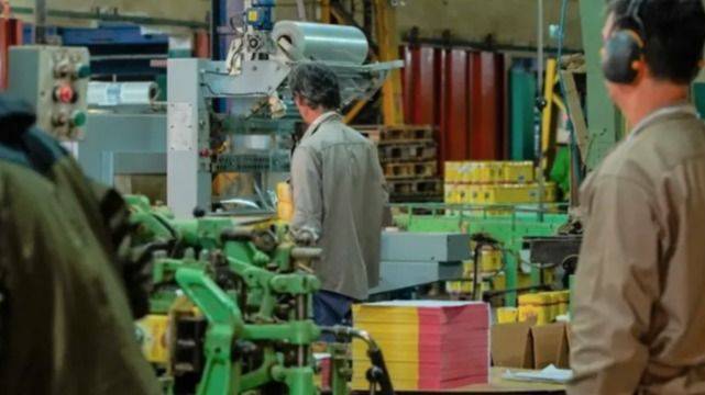 EL DESANGRE LABORAL: 300 MIL PUESTOS DE TRABAJO DESAPARECIERON EN DOS AÑOS DE AJUSTE MILEI