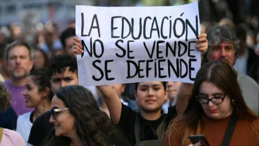 UNIVERSIDADES EN LLAMAS: EL PARO NACIONAL QUE FRENA EL CICLO LECTIVO