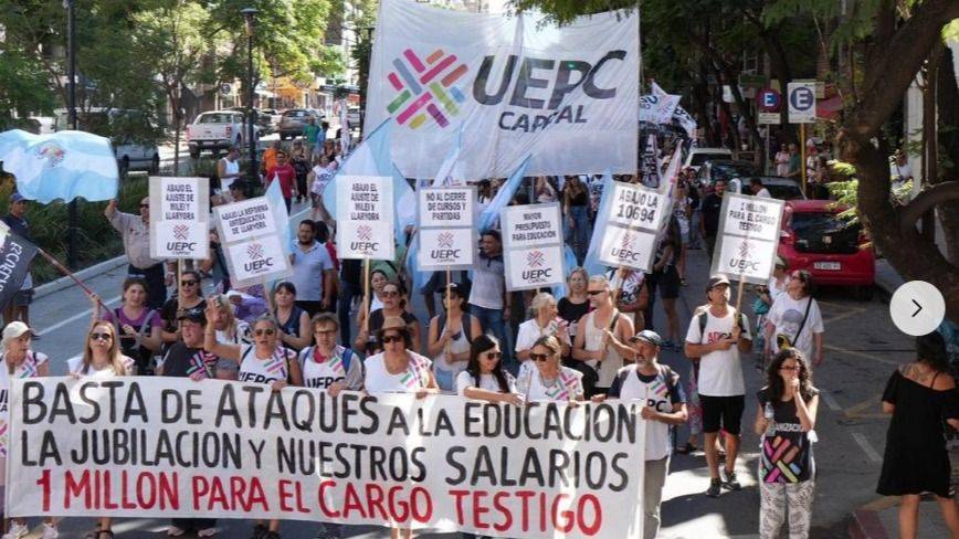 LA REBELIÓN DOCENTE CORDOBESA: 48 HORAS DE PARO CONTRA LA OFERTA INSUFICIENTE