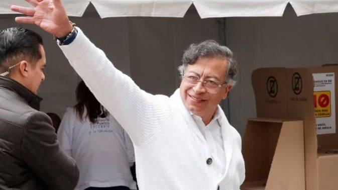 PETRO ACUSA A ECUADOR DE BOMBARDEOS Y LLAMA A TRUMP: ¿DELIRIO O ESTRATEGIA?