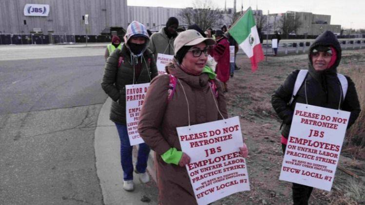 CARNE, SUDOR Y REBELIÓN, LA HUELGA HISTÓRICA QUE SACUDE LA INDUSTRIA CÁRNICA ESTADOUNIDENSE
