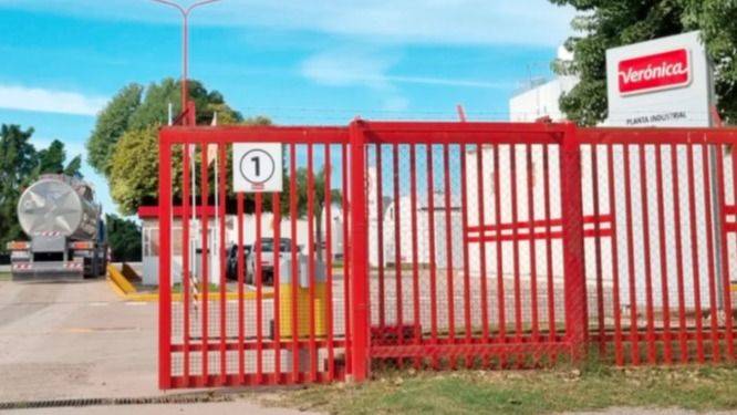 EL COLAPSO LÁCTEO: TRABAJADORES EN LA RUTA FRENTE AL VACIAMIENTO EMPRESARIAL