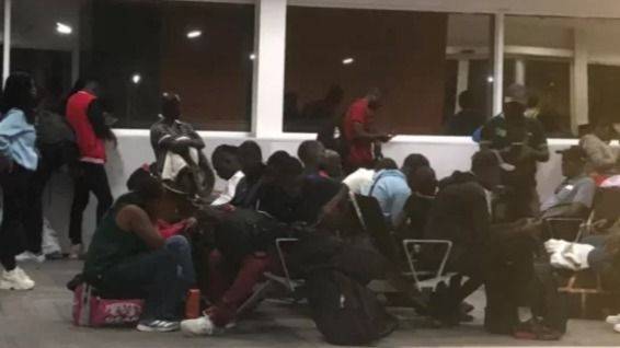 LA TRAMPA DE LOS VISTOS HUMANITARIOS: HAITIANOS ENCERRADOS EN VIRACOPOS EXPONEN LA CRISIS MIGRATORIA NEOLIBERAL