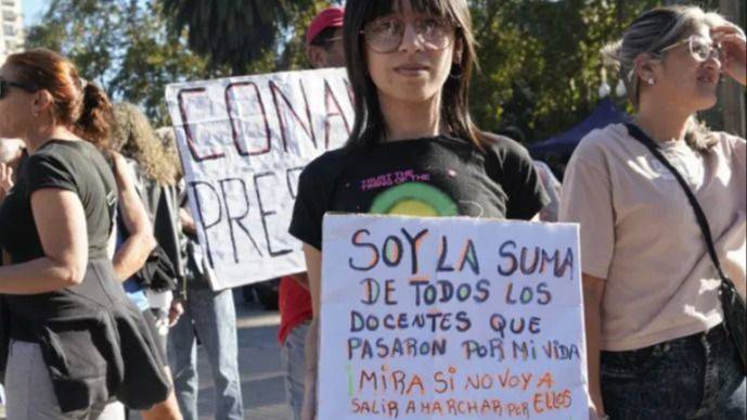 UNIVERSIDADES: DOCENTES COBRAN MIGAJAS Y PLANIFICAN ESCALADA DE LUCHA