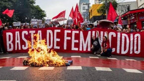 ¡BASTA YA! MUJERES DEL MTST TOMAN LAS CALLES CONTRA LA EPIDEMIA DE FEMINICIDIOS