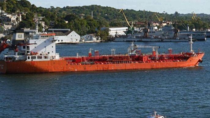 MÉXICO BUSCA ESQUEMAS PARA SALTARSE EL BLOQUEO Y VENDER PETRÓLEO A CUBA