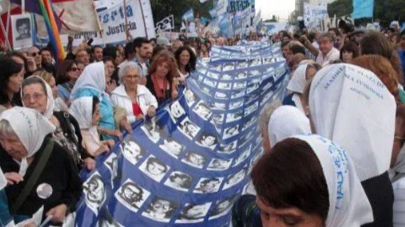 MEDIO SIGLO DE IMPUNIDAD: LA MEMORIA QUE RESISTE AL NEGACIONISMO NEOLIBERAL