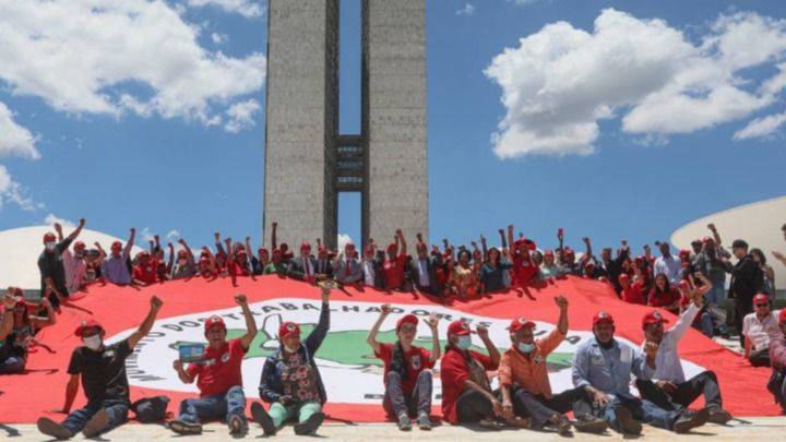 LA REFORMA AGRARIA DE LULA: CRÍTICAS DESDE LA BASE Y LA "BAGUNÇA CONCEITUAL"