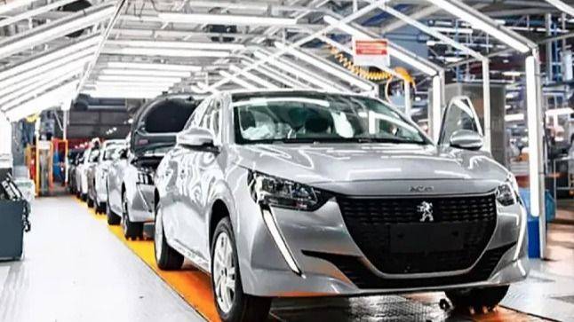 LA TORMENTA PERFECTA: AUTOMOTRICES RECORTAN TURNOS Y AMENAZAN CON OLA DE DESPIDOS