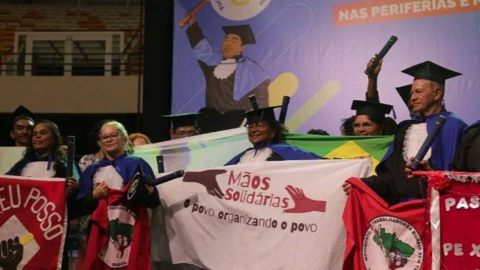 LA PALABRA COMO ARMA: 30 MIL PERSONAS ROMPEN LAS CADENAS DEL ANALFABETISMO