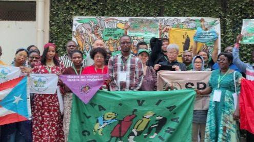 LA VÍA CAMPESINA CLAMA: LA ORGANIZACIÓN MUNDIAL DE COMERCIO ES UN ZOMBI NEOLIBERAL QUE DESTRUYE LA SOBERANÍA ALIMENTARIA