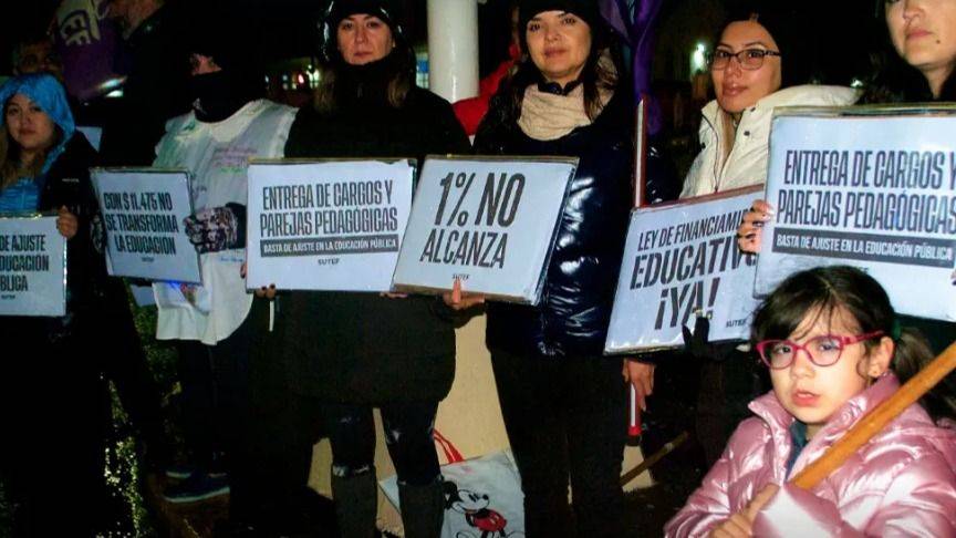 DOCENTES FUEGUINAS EN PIE DE GUERRA: PARO DE 48 HORAS Y MOVILIZACIONES MASIVAS