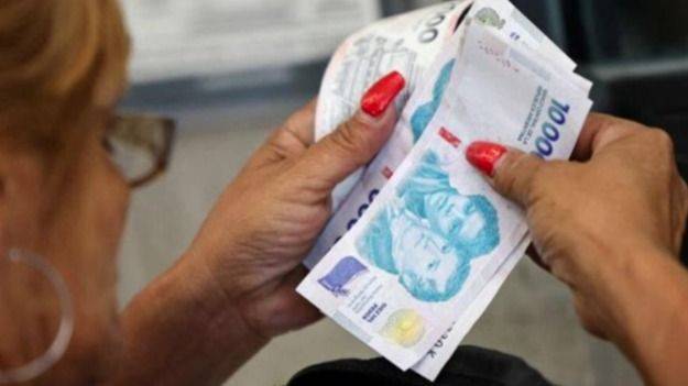 EL SALARIO MÍNIMO SE DESPLOMA: 38% DE PÉRDIDA Y NIVELES MÁS BAJOS QUE EN 2001