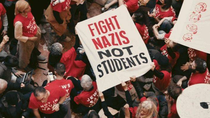 EL LLAMADO COMUNISTA: CONTRA EL FASCISMO EN LA LUCHA POR LA PAZ