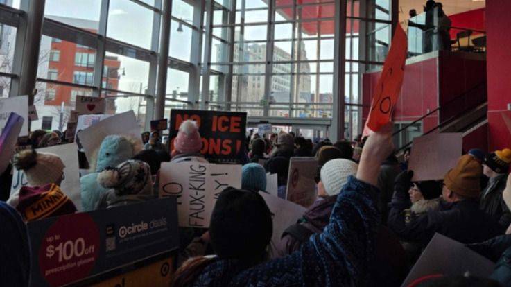 LA RESISTENCIA SE ORGANIZA: COMUNIDADES DE PENSILVANIA FRENTE A LAS REDADAS DE ICE