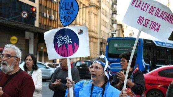 GLACIARES BAJO ASEDIO: EL PUEBLO SE LEVANTA CONTRA EL SAQUEO NEOLIBERAL