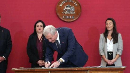 KAST IMPULSA CONTROL PUNITIVO EN COLEGIOS Y ENFRENTA CRÍTICAS DE DOCENTES