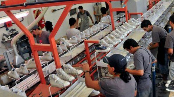 EL FIN DE UNA ERA INDUSTRIAL: JOHN FOOS ABANDONA LA PRODUCCIÓN NACIONAL