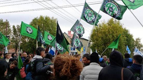EL AJUSTE PATAGÓNICO EXPLOTA: TRABAJADORES DE SALUD Y ESTATALES DECLARAN LA GUERRA A VIDAL Y MILEI