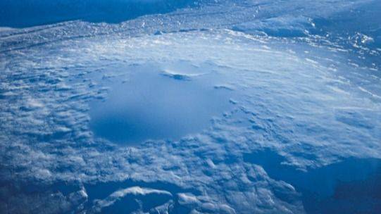 EL PLANETA SE DESHACE: GLACIARES PIERDEN RÉCORD HISTÓRICO Y LOS GOBIERNOS FINANCIAN LA DESTRUCCIÓN