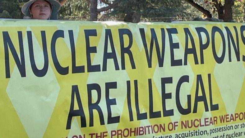 EL LABORATORIO DE LA MUERTE: ACTIVISTAS DESAFÍAN EL COMPLEJO NUCLEAR EN VIERNES SANTO