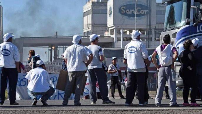 EL FINAL DE UN SÍMBOLO: SANCOR PIDE SU QUIEBRA Y DEJA AL DESCUBIERTO LA CRISIS LECHERA
