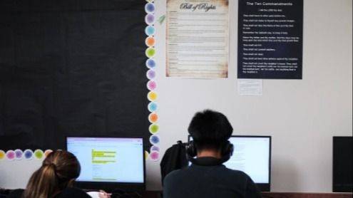 TEXAS IMPONE SU TEOCRACIA: LOS DIEZ MANDAMIENTOS INVADEN LAS ESCUELAS PÚBLICAS