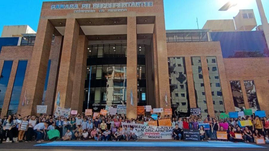 CONTRA EL AJUSTE Y EL REEMPADRONAMIENTO: LA MAREA HUMANA QUE DEFIENDE LAS PRESTACIONES POR DISCAPACIDAD