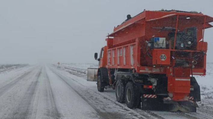 RUTAS PATAGÓNICAS BAJO LA NIEVE Y EL ABANDONO: TRABAJADORES DE VIALIDAD DENUNCIAN DESPIDOS Y FALTA DE INSUMOS