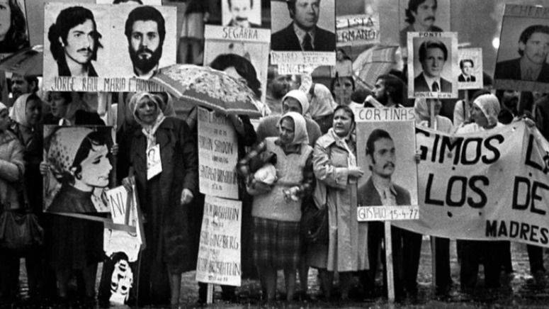 PAÑUELOS QUE NO SE DOBLAN: 49 AÑOS DE RONDAS QUE PARIERON LA MEMORIA COLECTIVA
