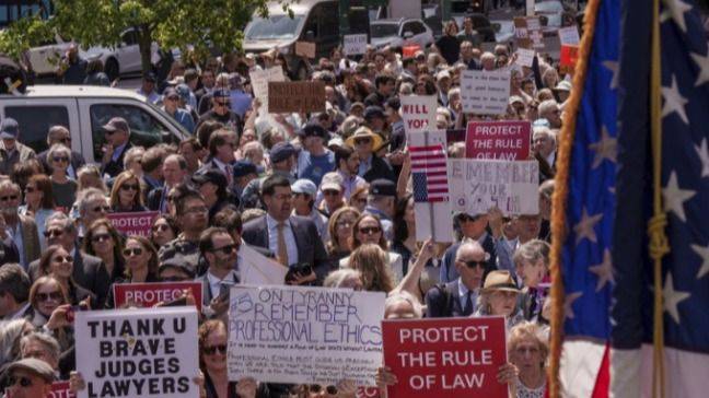 EL PRIMERO DE MAYO SACUDE A EE.UU.: MÁS DE 3.000 MARCHAS CONTRA LOS OLIGARCAS Y EL RACISMO
